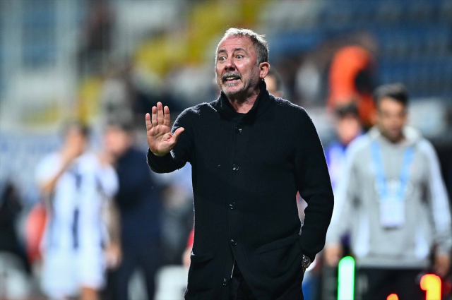 Beşiktaş taraftarından Sergen Yalçın'a maç sonu büyük tepki: Gelecek, hesap verecek Beşiktaş taraftarından Sergen Yalçın'a maç sonu büyük tepki: Gelecek, hesap verecek