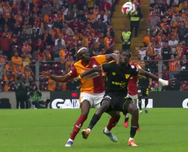 Kırmızı kart mı değil mi? Ünlü yorumcular ülkenin konuştuğu pozisyona son noktayı koydu Kırmızı kart mı değil mi? Ünlü yorumcular ülkenin konuştuğu pozisyona son noktayı koydu