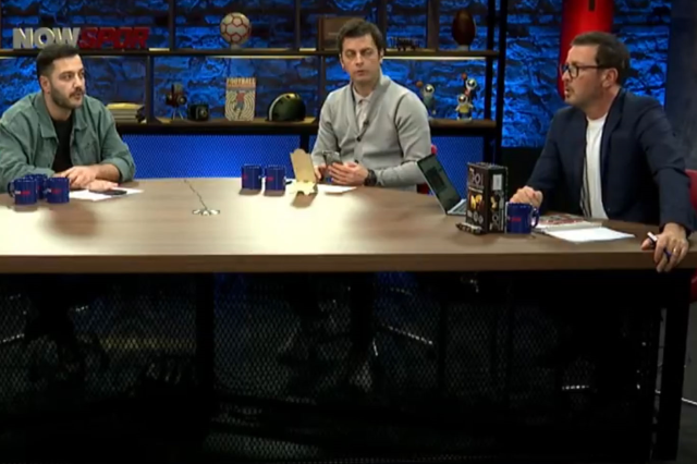 Spor yorumcuları, Balıkesir'deki depreme canlı yayında yakalandı Spor yorumcuları, Balıkesir'deki depreme canlı yayında yakalandı