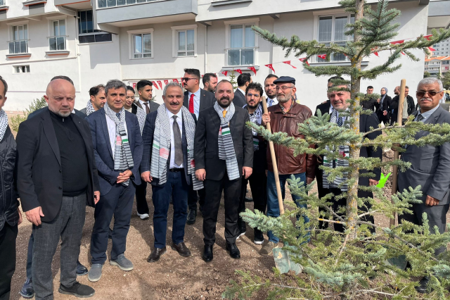 Filistinli şehit gazeteciler anısına fidanlar Ankara'da toprakla buluştu Filistinli şehit gazeteciler anısına fidanlar Ankara'da toprakla buluştu