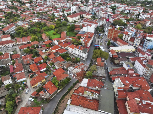 Sındırgı'daki yıkım gün ağarınca ortaya çıktı