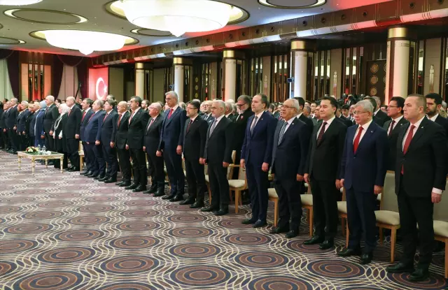 Beştepe'deki 29 Ekim resepsiyonunda dikkat çeken detay! Bahçeli katılmadı Beştepe'deki 29 Ekim resepsiyonunda dikkat çeken detay! Bahçeli katılmadı