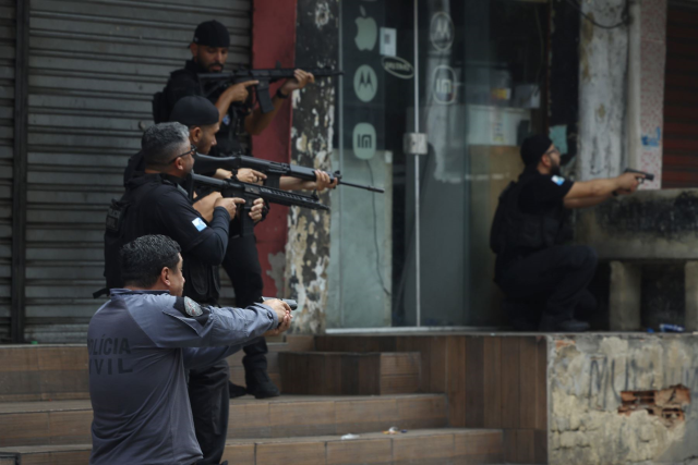 Brezilya'da tarihin en büyük operasyonu! 4'ü polis 60 kişi hayatını kaybetti