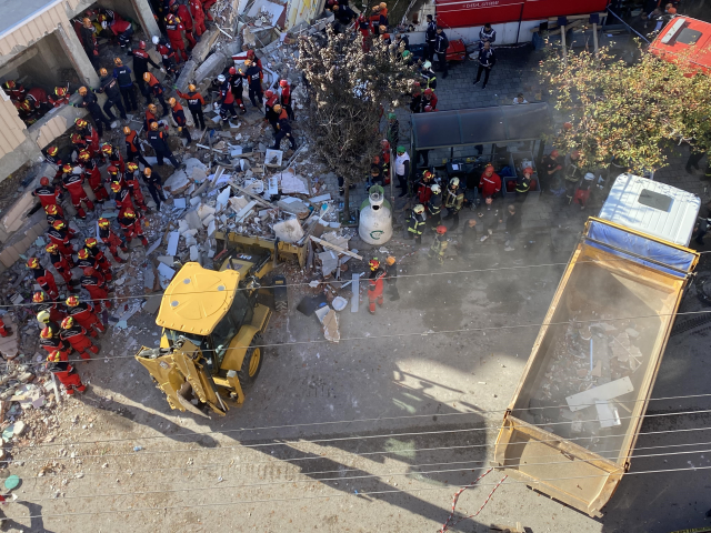 Gebze'de 7 katlı binanın çökme anı güvenlik kamerasında Gebze'de 7 katlı binanın çökme anı güvenlik kamerasında
