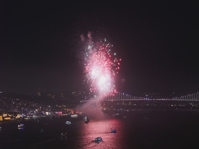İstanbul'da cumhuriyet coşkusu! Görsel şölen mest etti İstanbul'da cumhuriyet coşkusu! Görsel şölen mest etti