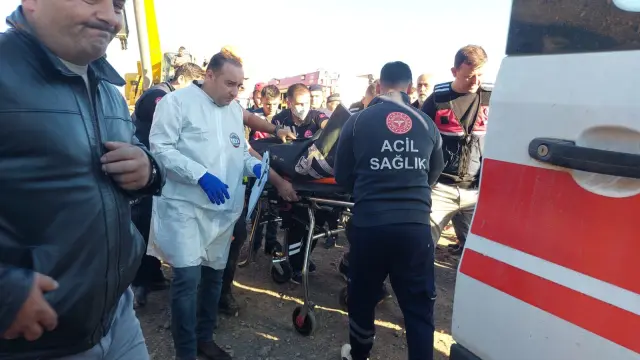 Yol yapım çalışmasında 30 metrelik kuyuya düşen işçi öldü Yol yapım çalışmasında 30 metrelik kuyuya düşen işçi öldü