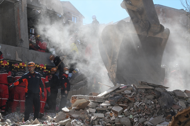 Gebze'de arama çalışmaları sona erdi! Anne ve babanın da cansız bedenlerine ulaşıldı