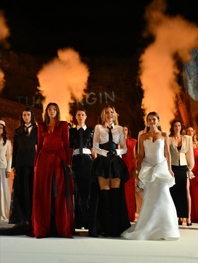 Pınar Altuğ'un kızı Su ilk kez podyuma çıktı