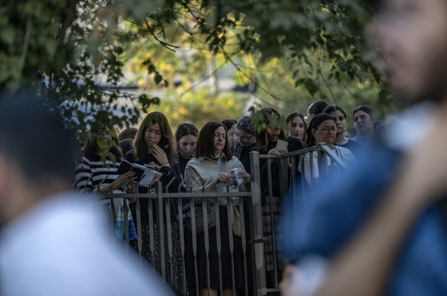 İsrail'de on binlerce Ultra Ortodoks Yahudi, zorunlu askerlik karşıtı gösteri düzenledi İsrail'de on binlerce Ultra Ortodoks Yahudi, zorunlu askerlik karşıtı gösteri düzenledi