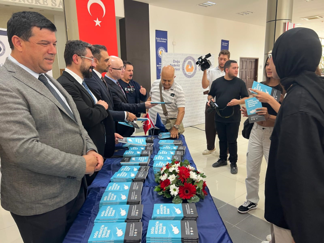 'Doğu Akdeniz'in Stratejik Önemi' kitap lansmanı Kuzey Kıbrıs'ta Tanıtıldı 'Doğu Akdeniz'in Stratejik Önemi' kitap lansmanı Kuzey Kıbrıs'ta Tanıtıldı