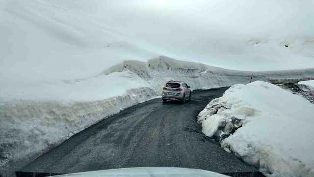 Gelin ve damat adayı kar tünelinde fotoğraf çekimi yaptı