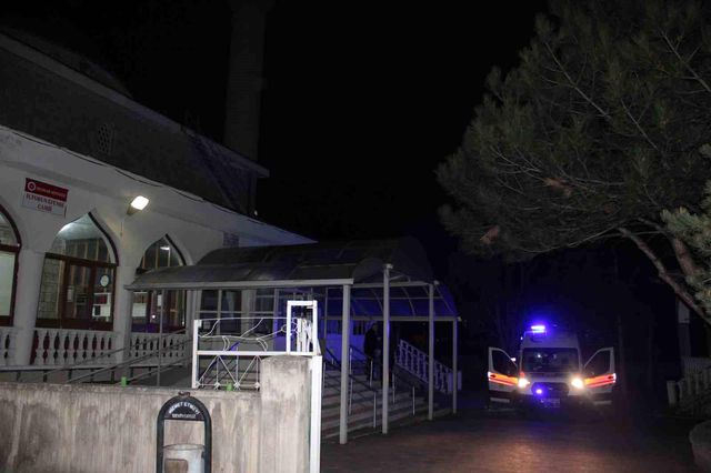 Parkta iki grup tabanca ve bıçakla birbirine girdi: 2 yaralı