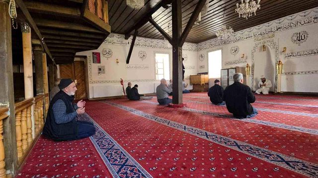 Caminin duvarından çıkan 300 parçalık sır! Ankara'da özel ekipler inceliyor