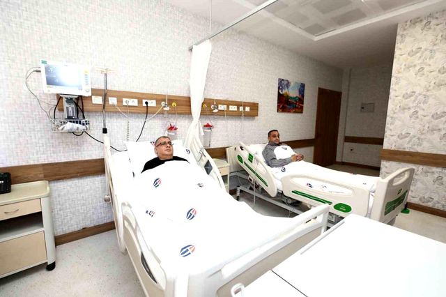 Hasta, doktoruna böbreğini verdi