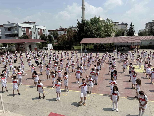 Yüzlerce öğrenciden Arda Güler'e 