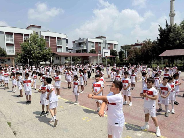 Yüzlerce öğrenciden Arda Güler'e 