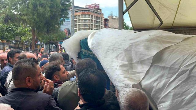 Kızını ameliyat masasında kaybeden babanın tabuttaki evladına son bakışı