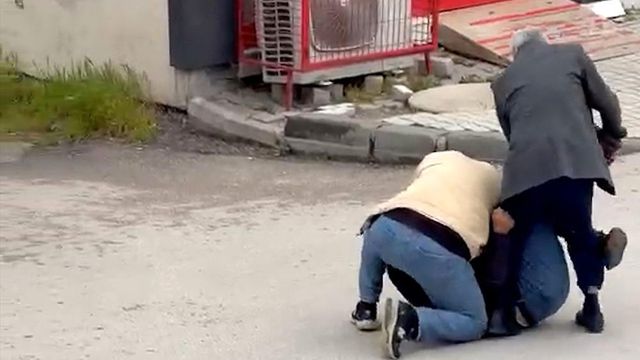 Bolu'da sokak ortasında kavga