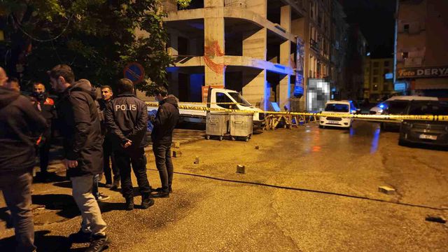 Sevgilisinden ayrılıp alkol alan şahıs etrafa rastgele ateş etti