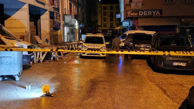 Sevgilisinden ayrılıp alkol alan şahıs etrafa rastgele ateş etti