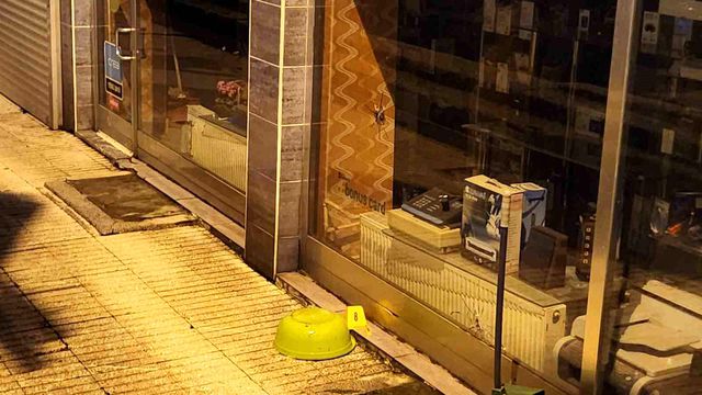 Sevgilisinden ayrılıp alkol alan şahıs etrafa rastgele ateş etti