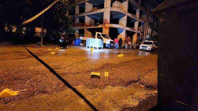Sevgilisinden ayrılıp alkol alan şahıs etrafa rastgele ateş etti