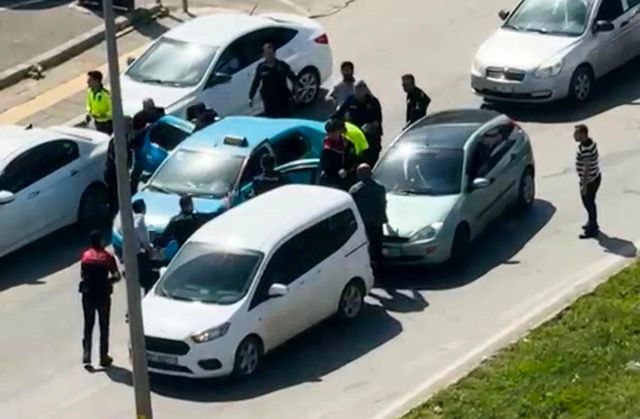İki sevgili terör estirdi: Taksiciyi rehin alıp, polisle çatıştılar