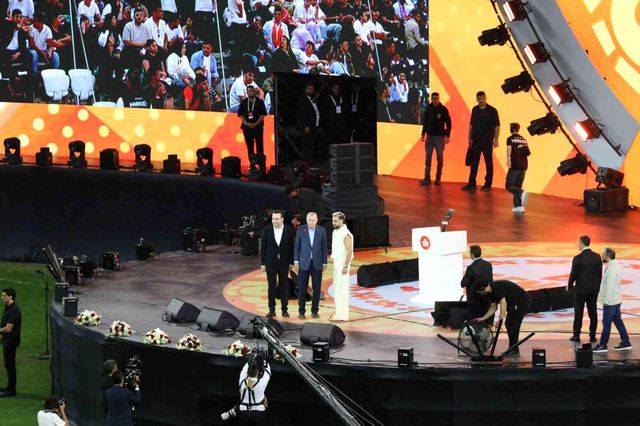 Cumhurbaşkanı Erdoğan, ünlü rapçi Sefo'nun konserini takip etti