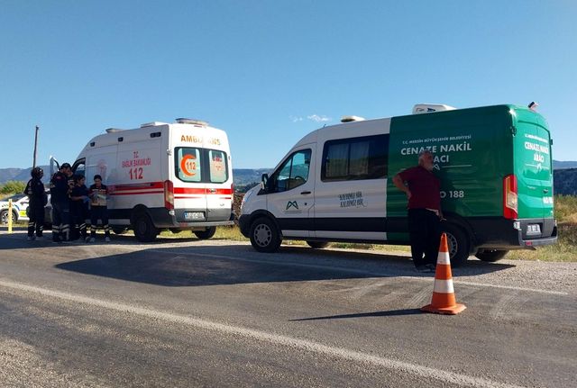Otomobil ile TIR kafa kafaya çarpıştı: Anne ve kızı öldü, baba ağır yaralandı