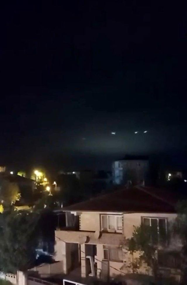 Sakarya'da gökyüzünde görülen ışıklar merak uyandırdı