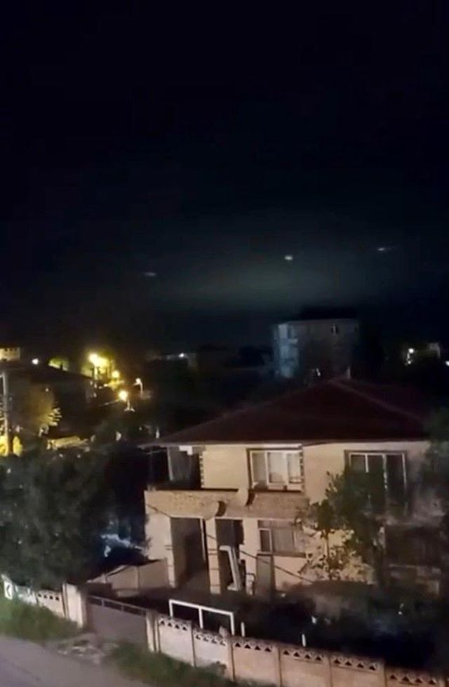 Sakarya'da gökyüzünde görülen ışıklar merak uyandırdı