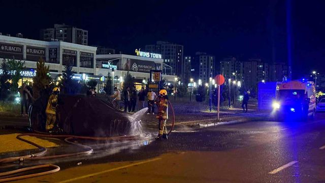 Elektrikli araç seyir halindeyken alev alev yandı