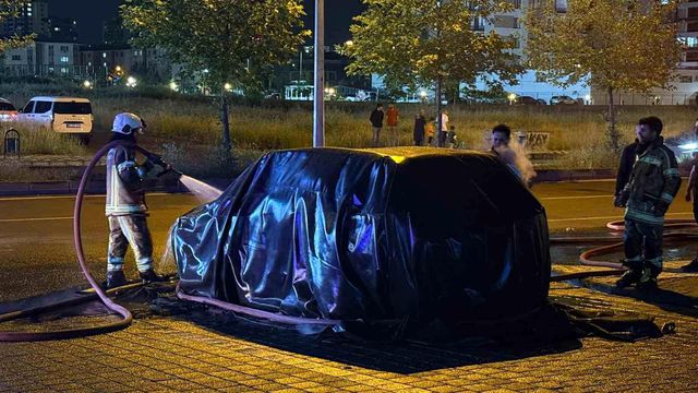 Elektrikli araç seyir halindeyken alev alev yandı