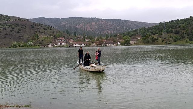 Böylesi görülmedi! Yağışlar sonrası köyün kara ile bağlantısı kesildi