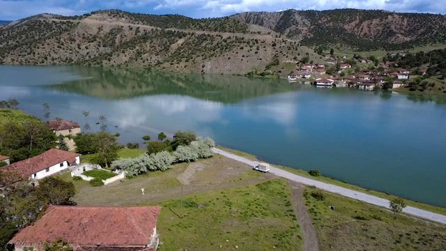 Böylesi görülmedi! Yağışlar sonrası köyün kara ile bağlantısı kesildi