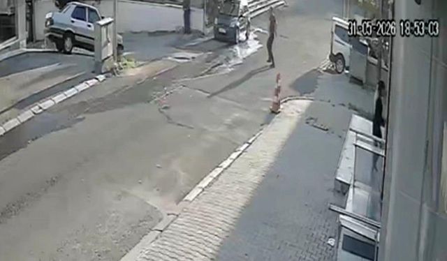 Engelli Şahıs Dereye Düşüp Ağaçta Asılı Kaldı