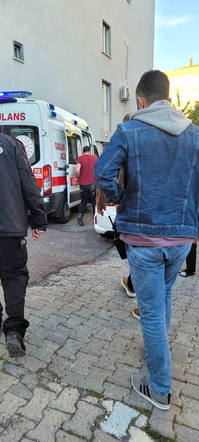 Engelli Şahıs Dereye Düşüp Ağaçta Asılı Kaldı