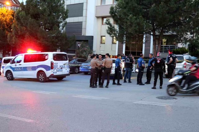 Eski sevgili pompalı tüfekle saldırdı: 2 yaralı