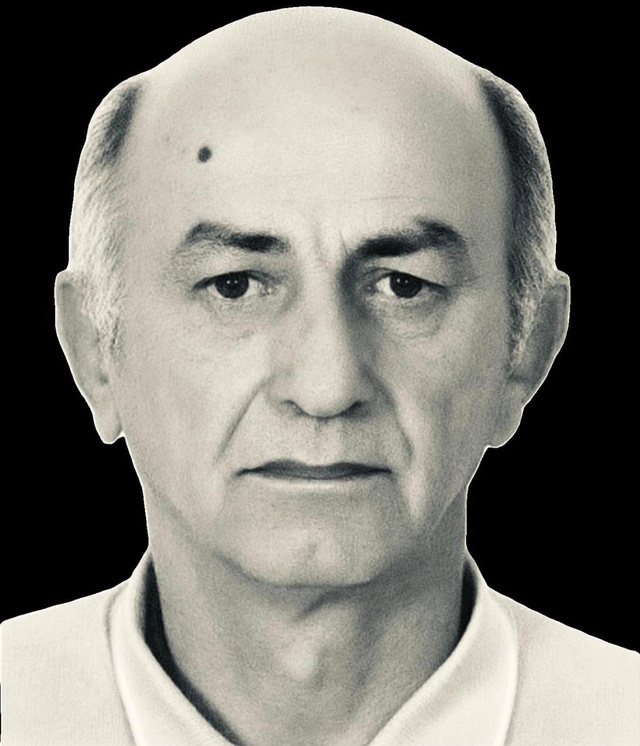 Babasının cesediyle 2 gün aynı evde yaşadı