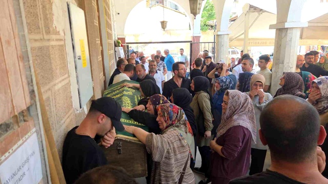 Kanser hastası babayı yıkan haber: İki çocuğunu yan yana defnetti