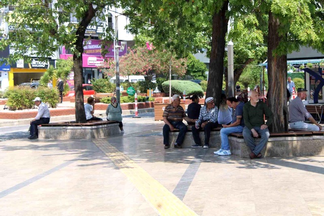 Aydın'da sıcaklar aniden yükseldi, termometre 42 dereceyi gösterdi