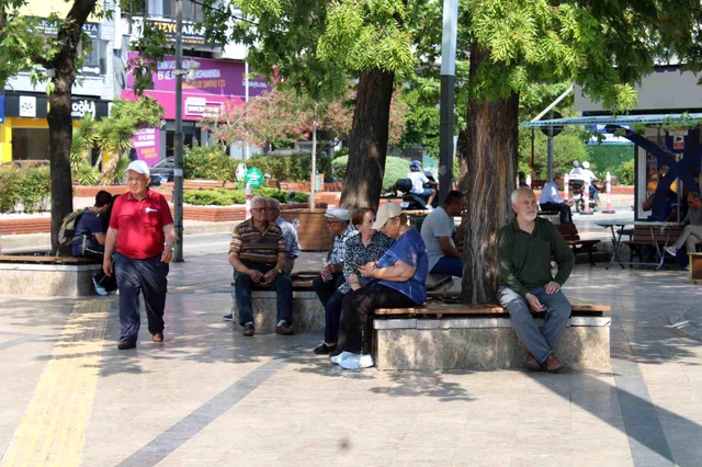 Aydın'da sıcaklar aniden yükseldi, termometre 42 dereceyi gösterdi