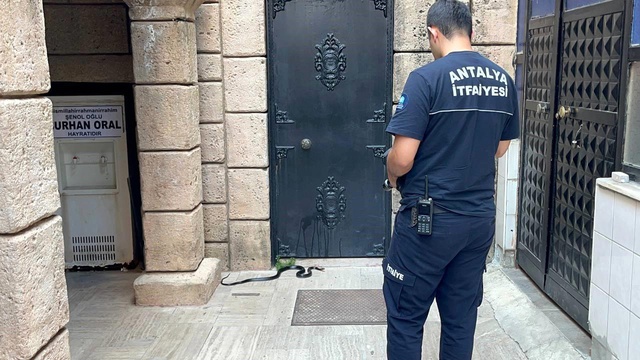 Cami kapısında namaza gelen cemaati şoke eden manzara