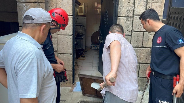 Cami kapısında namaza gelen cemaati şoke eden manzara