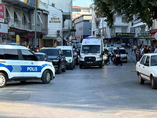 Doğum günü pastasıyla yürürken silahlı saldırıya uğradı