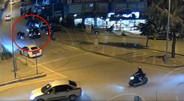 <a class='keyword-sd' href='/polis/' title='Polis'>Polis</a> Heimlich Manevrasıyla Sürücünün Hayatını Kurtardı