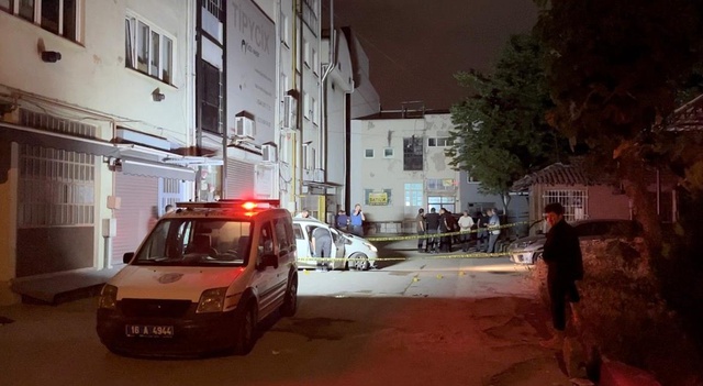 Polis kovalamasında yakalanacağını anlayınca kafasına sıktı