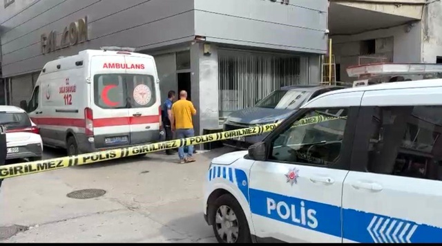 Ayakkabıcılar Çarşısı'nda bir kadını öldürüp canına kıydı
