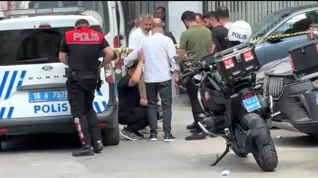 Ayakkabıcılar Çarşısı'nda bir kadını öldürüp canına kıydı
