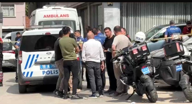Ayakkabıcılar Çarşısı'nda bir kadını öldürüp canına kıydı